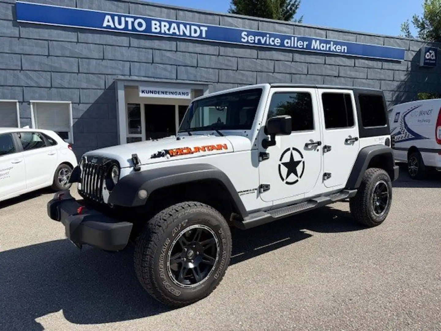 Jeep Wrangler Unlimited Mountain 2,8 CRD Aut. Weiß - 1