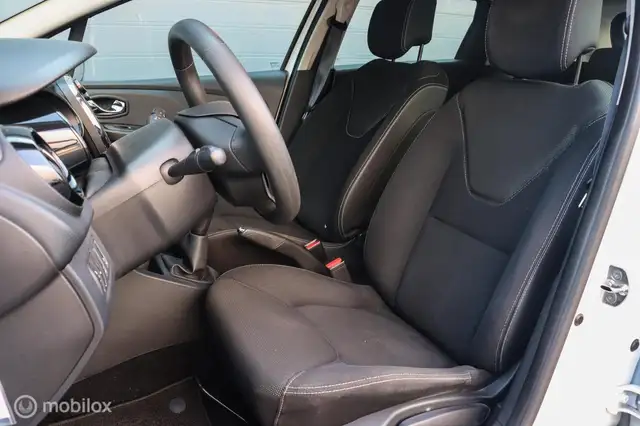 Renault Clio view 6