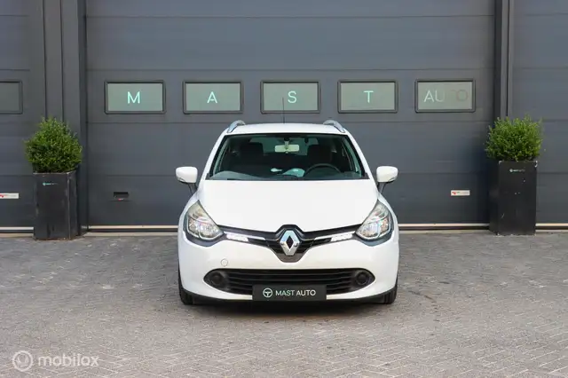 Renault Clio view 2