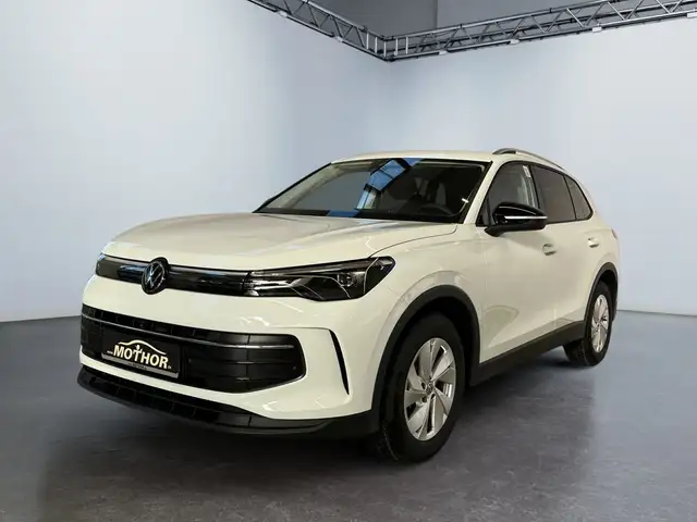 Volkswagen Tiguan view 2