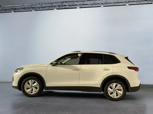 Volkswagen Tiguan view 3