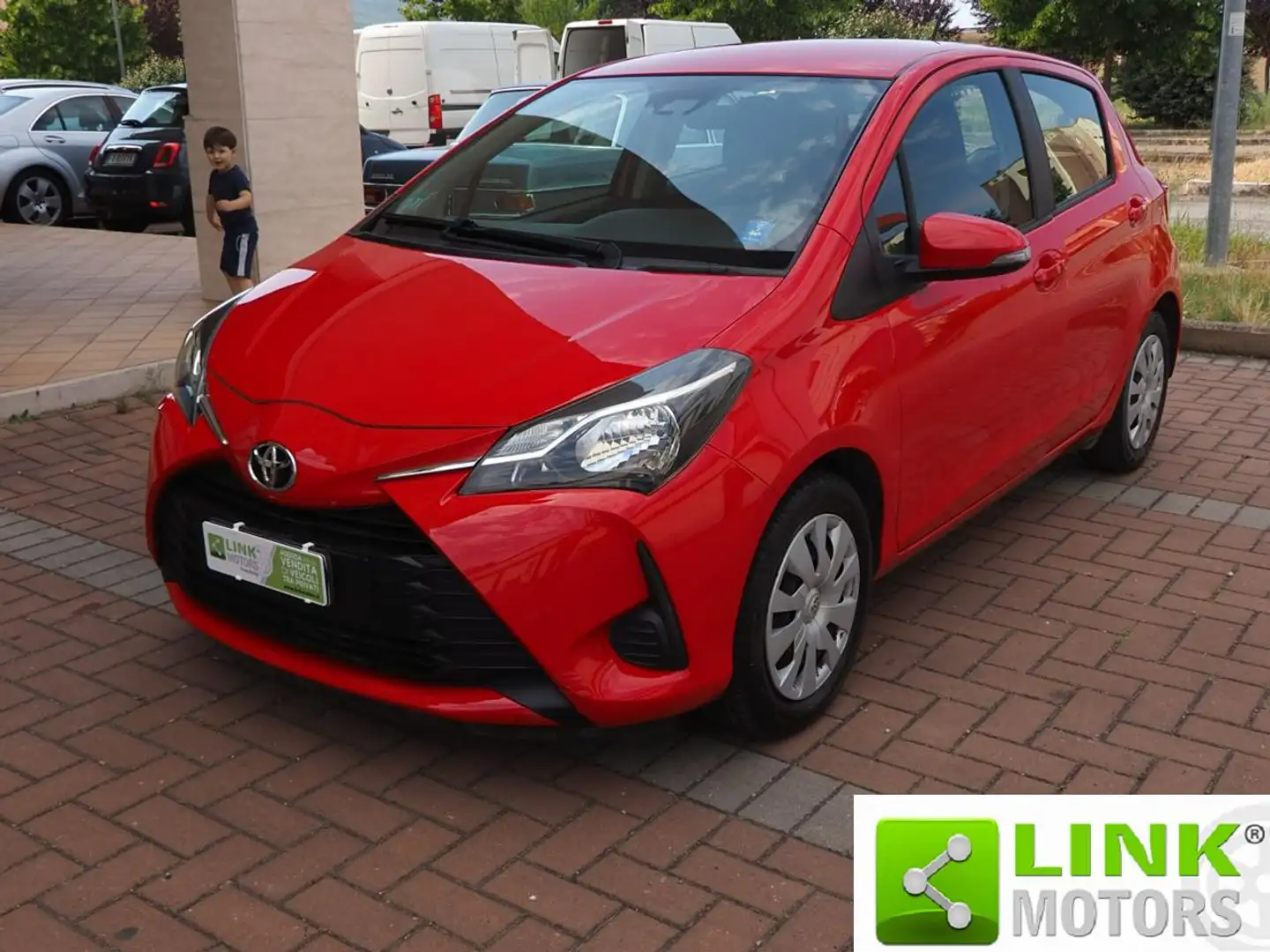 Toyota Yaris 1.0 5 porte Active PARI AL NUOVO FINANZIABILE Rosso - 1