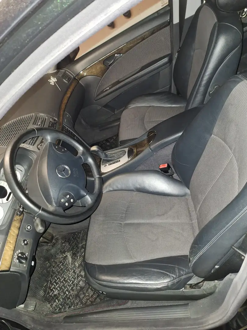 Mercedes-Benz E 240 E 240 (211.061) Negro - 2