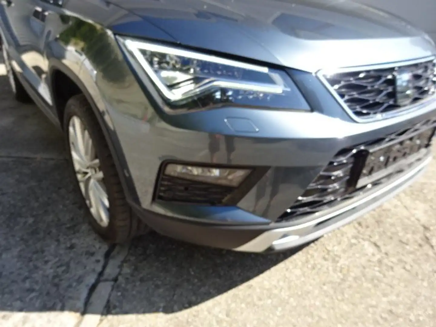 SEAT Ateca Xcellence  Navi  Keyless  18"  ACC  Full Link Grau - 2