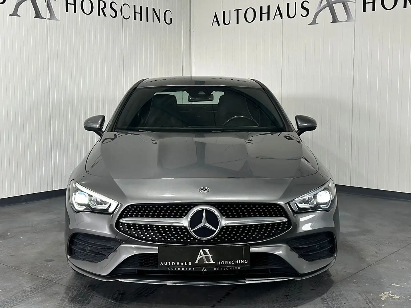 Mercedes-Benz CLA 180 d ///AMG-PAKET//SITZHEIZUNG// Grau - 2