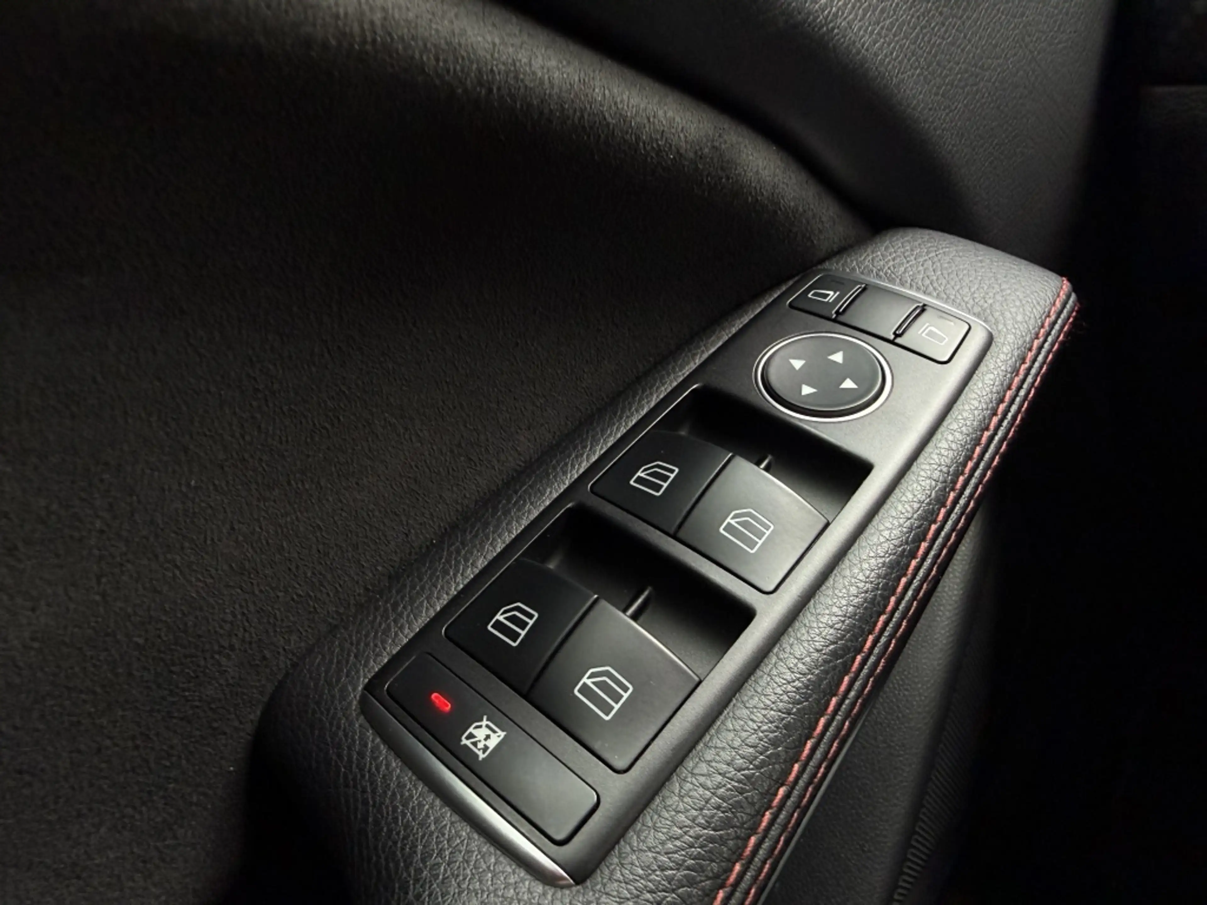 Mercedes-Benz A 45 AMG 4MATIC — photo 15