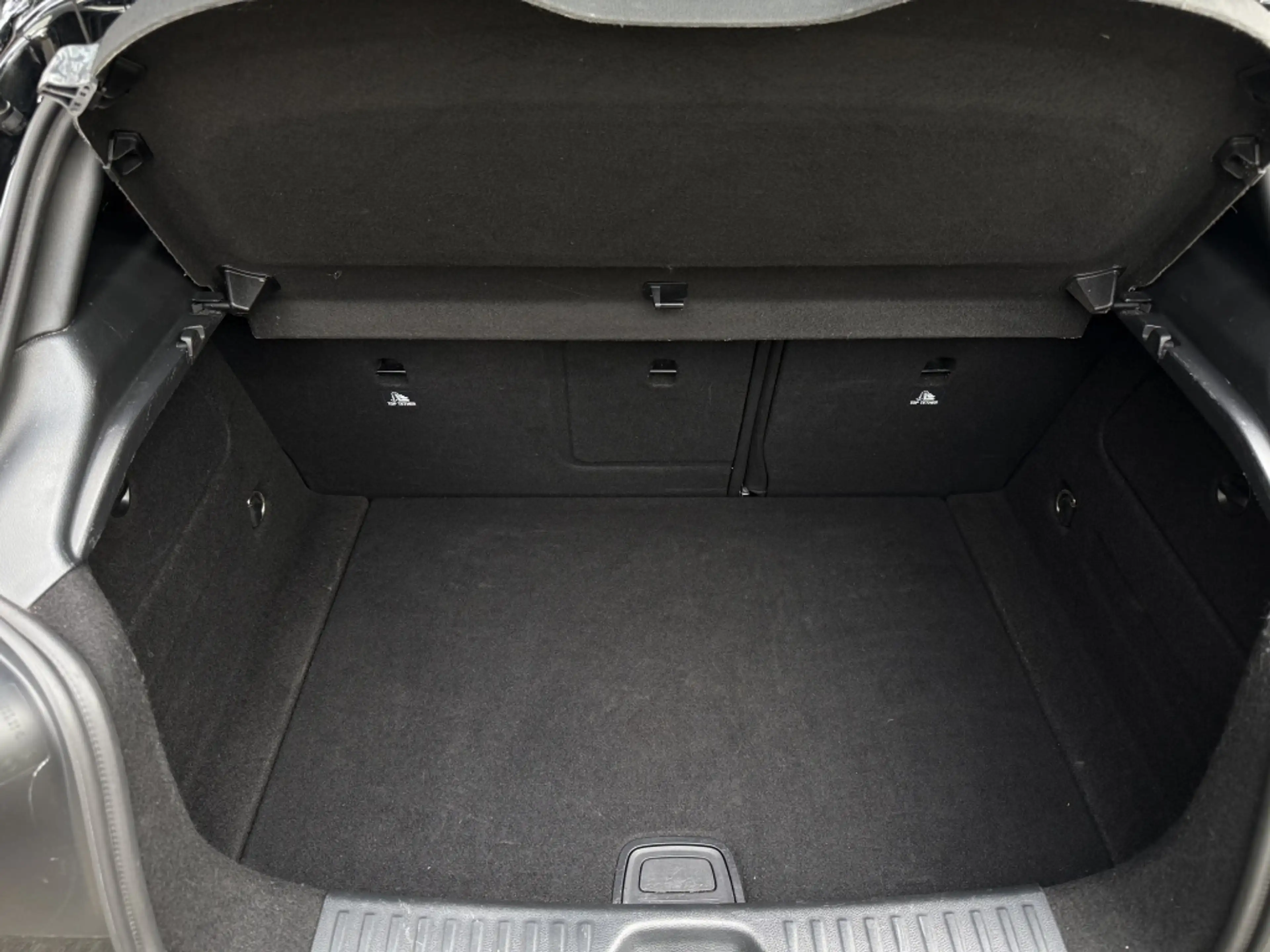 Mercedes-Benz A 45 AMG 4MATIC — photo 13