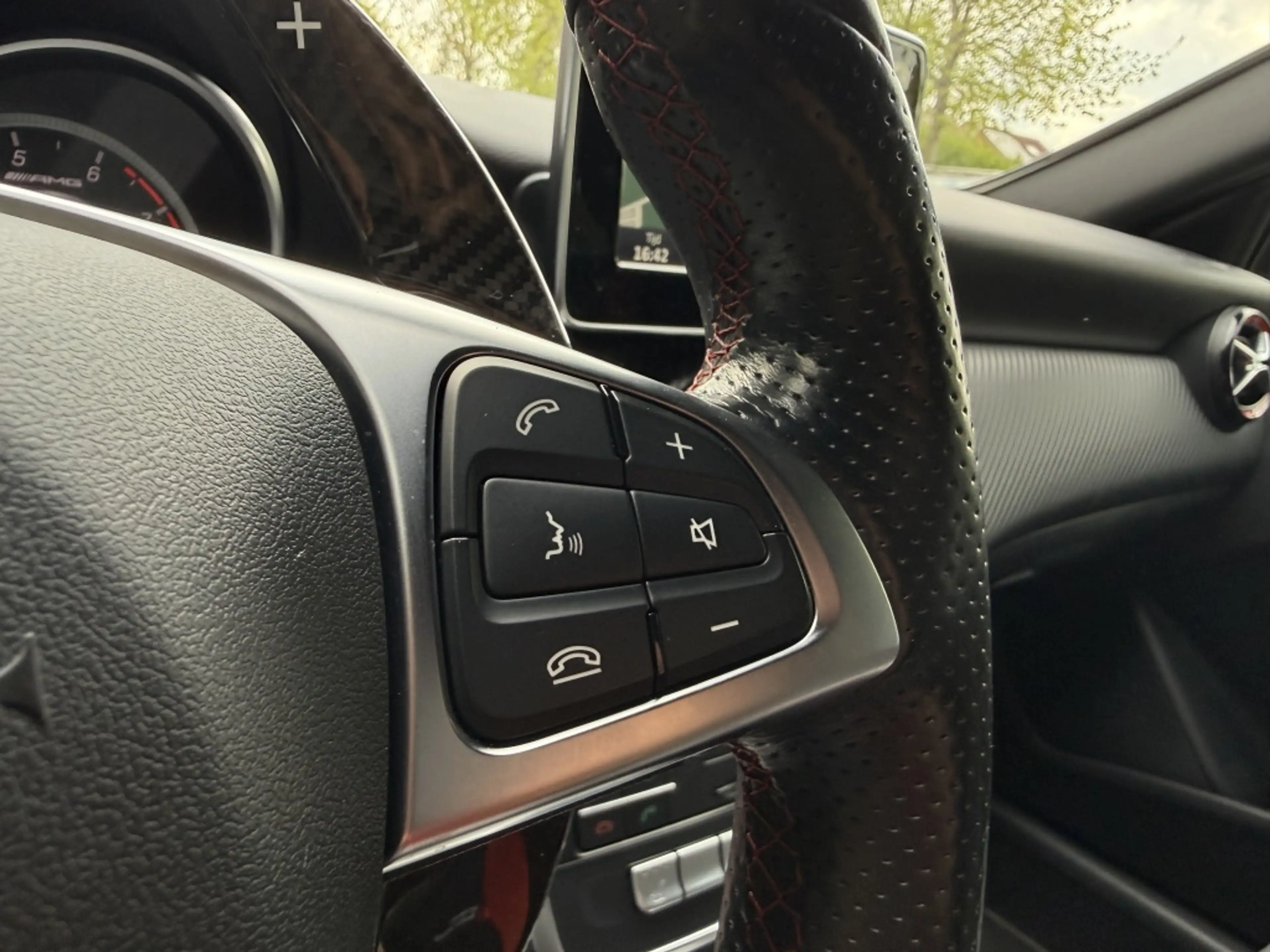 Mercedes-Benz A 45 AMG 4MATIC — photo 23