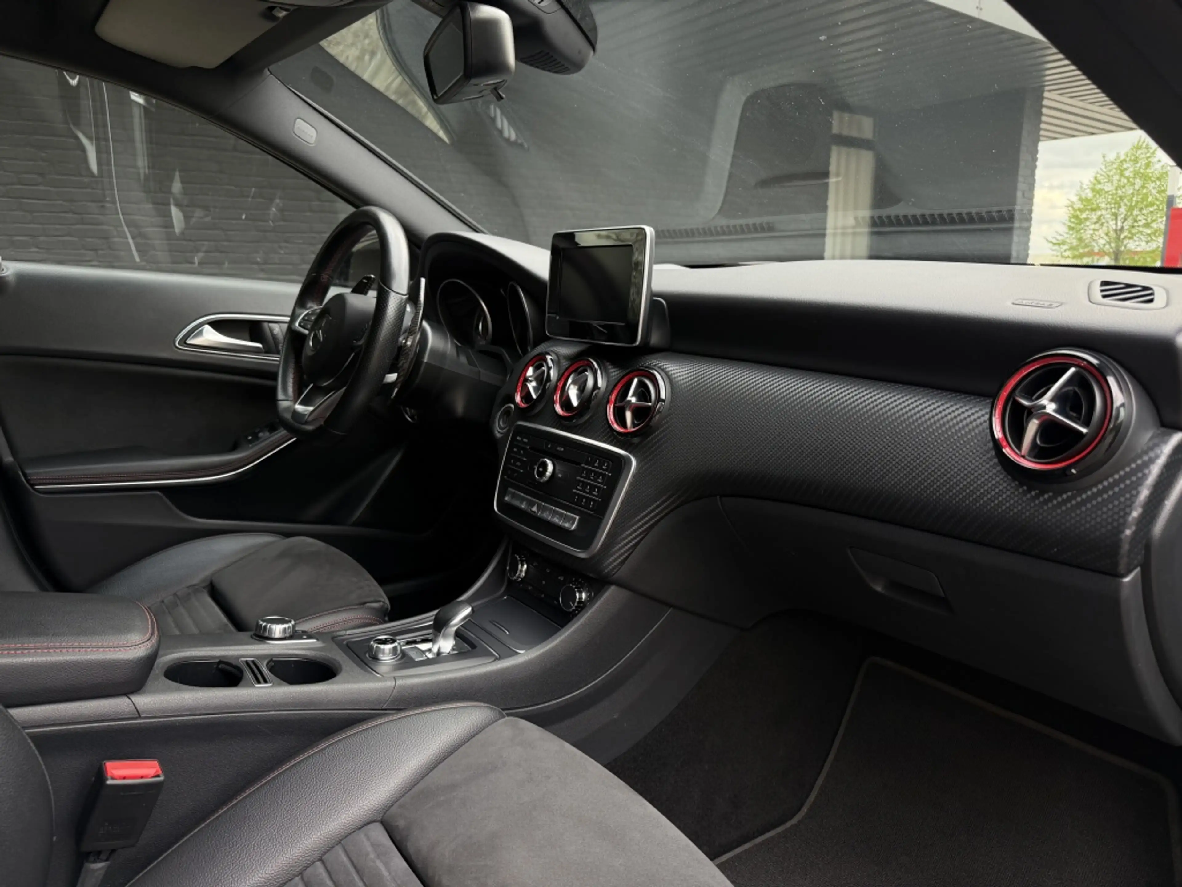 Mercedes-Benz A 45 AMG 4MATIC — photo 10