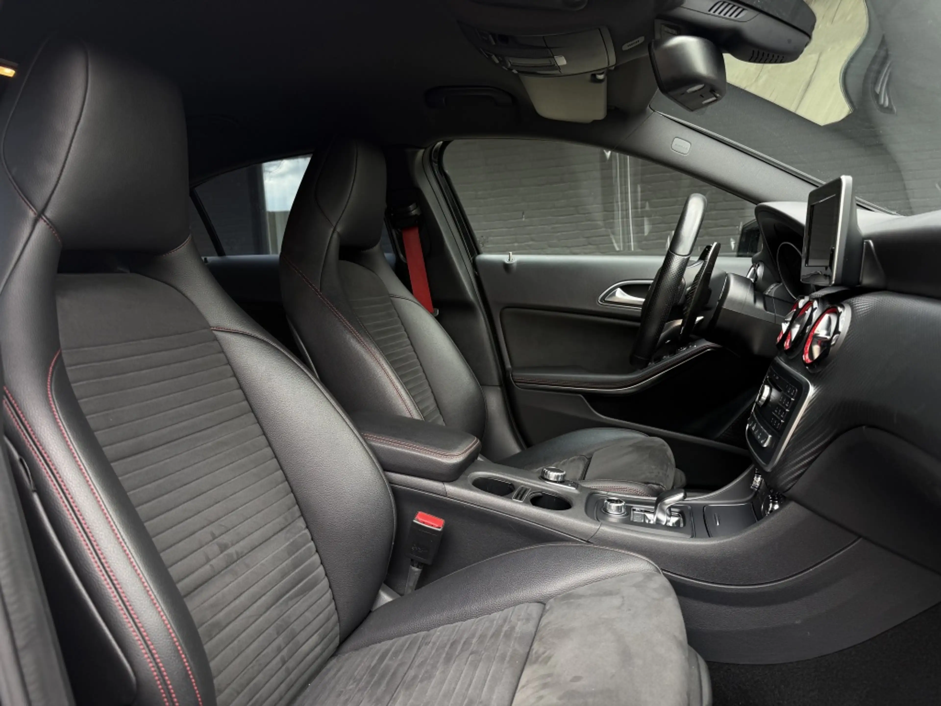 Mercedes-Benz A 45 AMG 4MATIC — photo 6