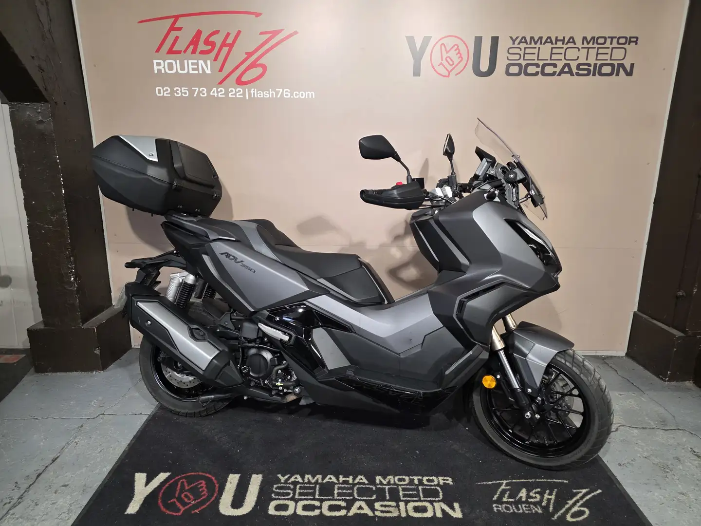 Honda ADV 350 Negro - 1