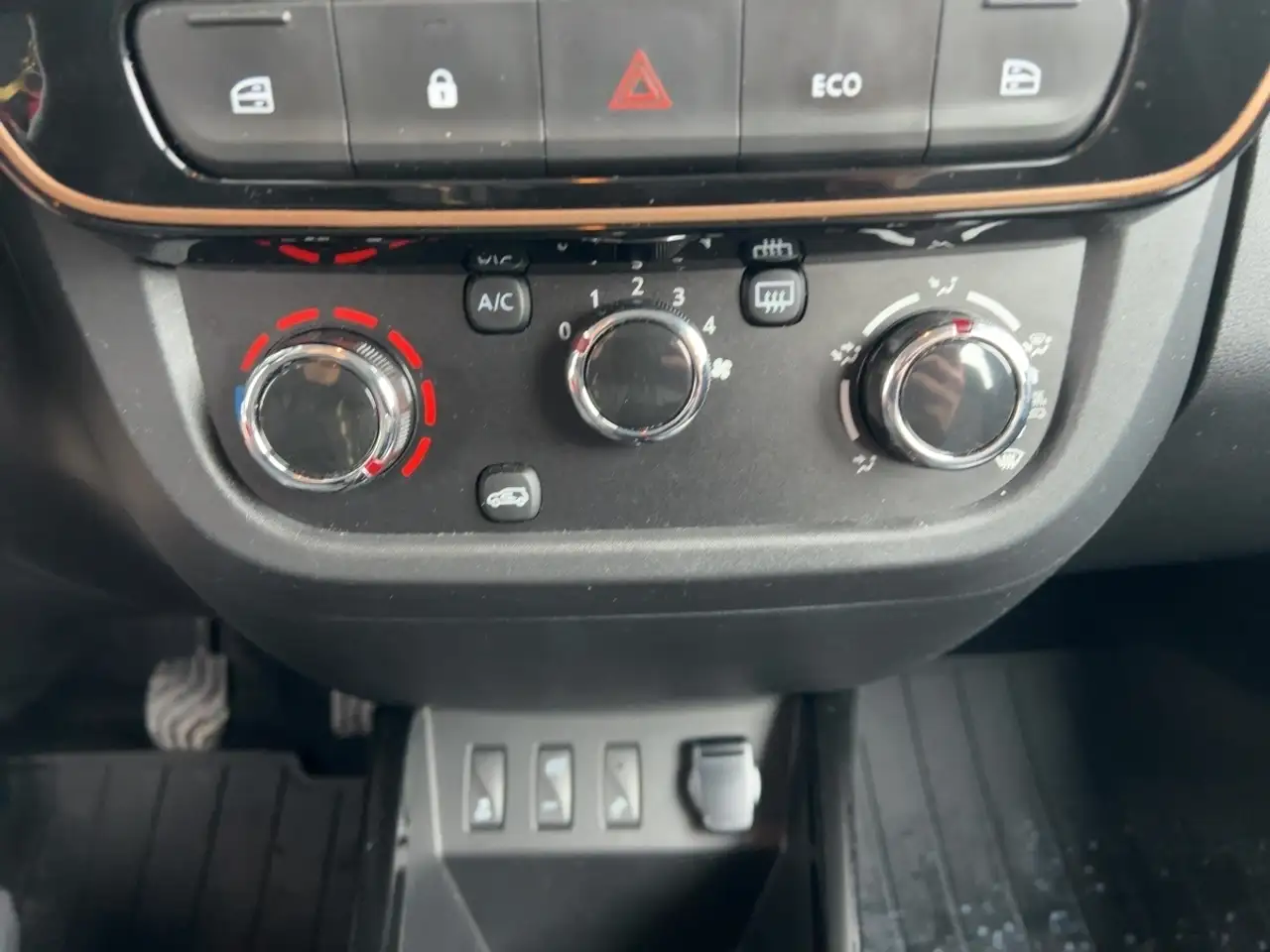 Dacia Spring Electric 65 Extreme Rückfahrkamera PDC BT 14