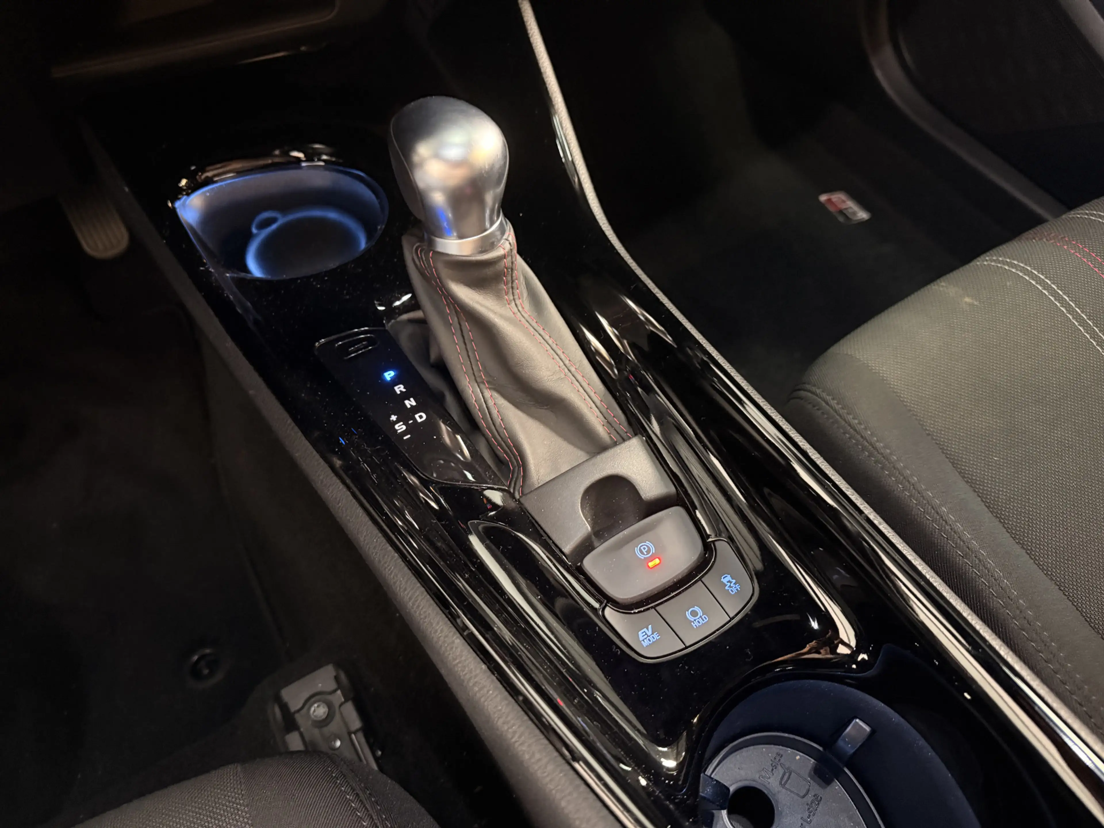 Toyota C-HR 2.0 Hybrid GR-Sport Limited | Apple Carplay | Bear — photo 15