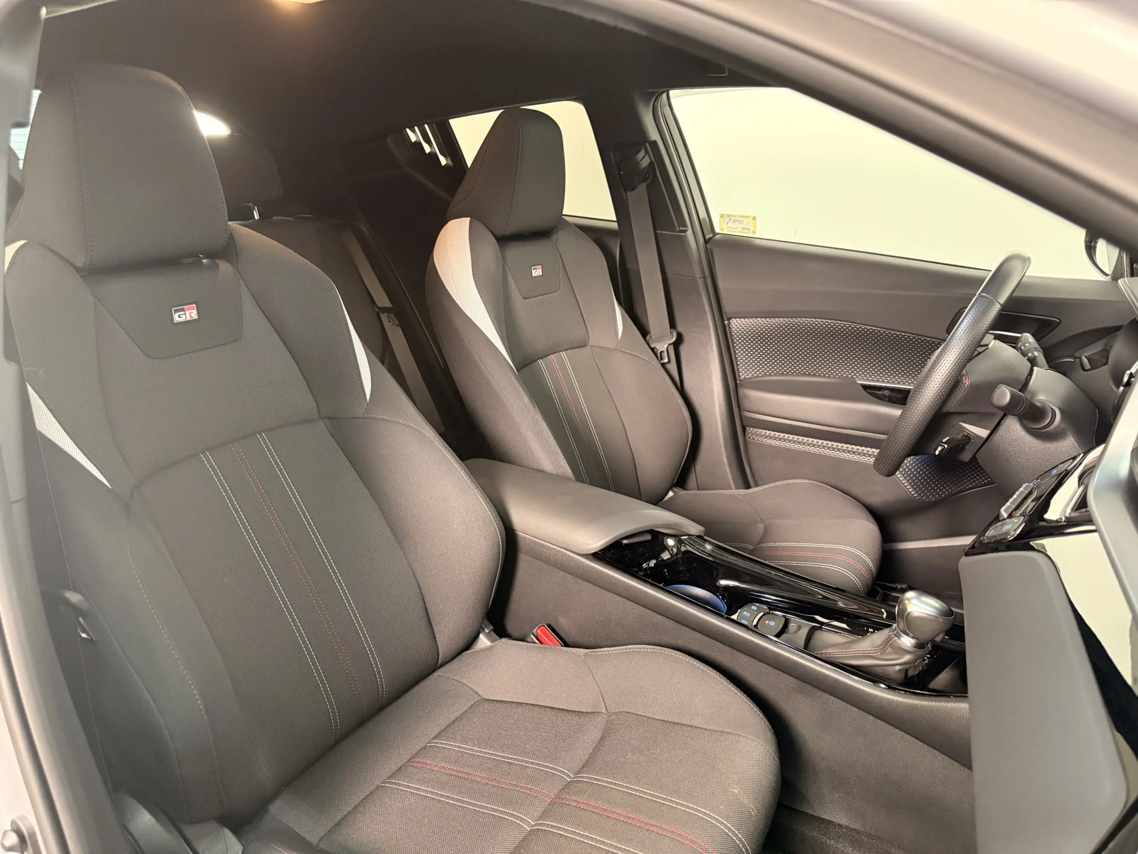 Toyota C-HR 2.0 Hybrid GR-Sport Limited | Apple Carplay | Bear — photo 7