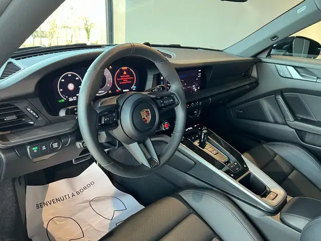 Porsche 911 view 14