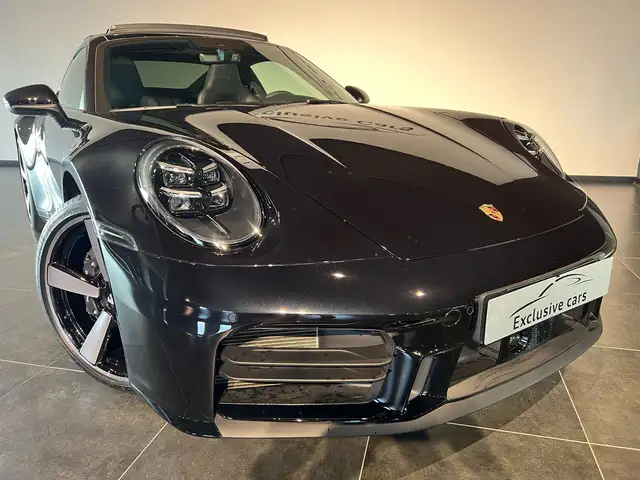 Porsche 911 view 8