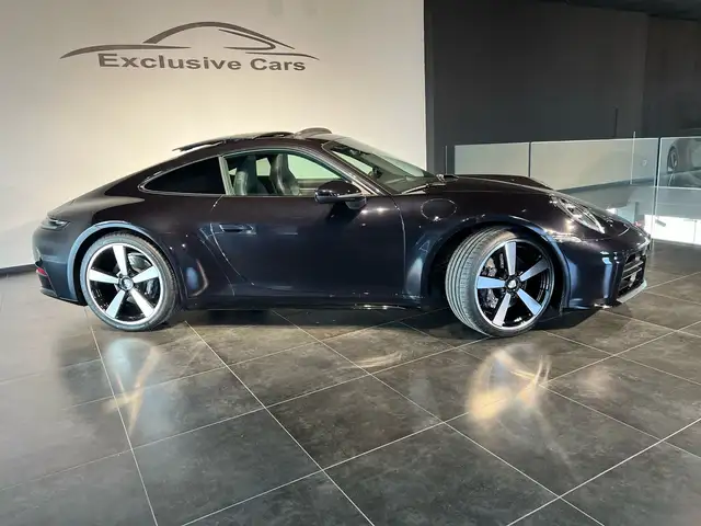 Porsche 911 view 4