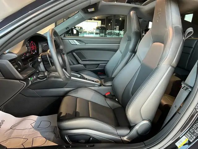 Porsche 911 view 13