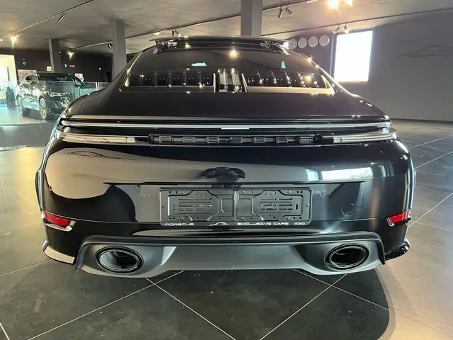 Porsche 911 view 6