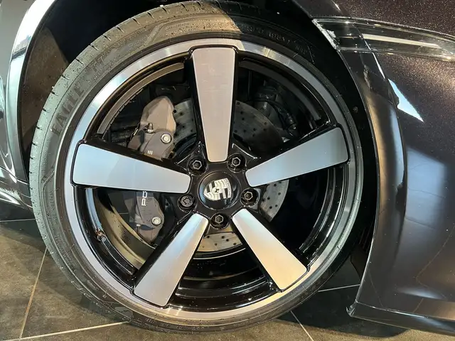Porsche 911 view 9