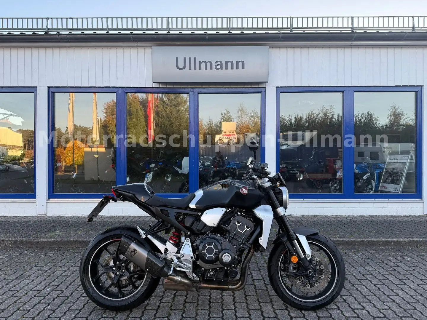 Honda CB 1000 RA Nakedbike Schwarz - 1