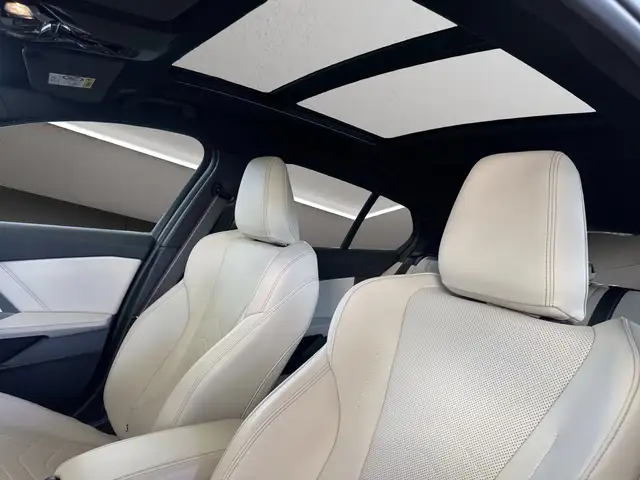 BMW 1 Series view 16