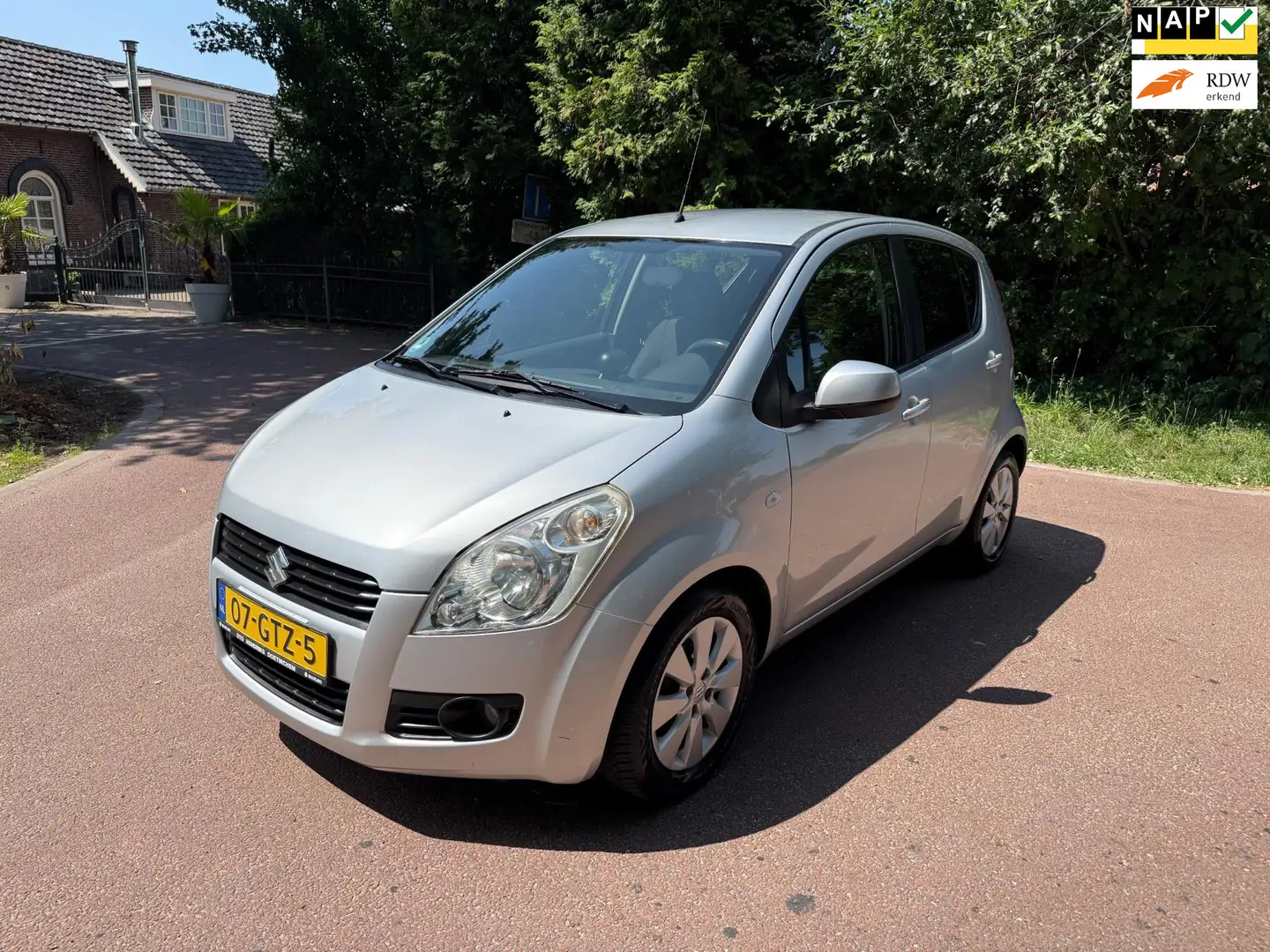 Suzuki Splash 1.2 Exclusive / Airco / Aux / Lm / Apk / Trekhaak Grijs - 1