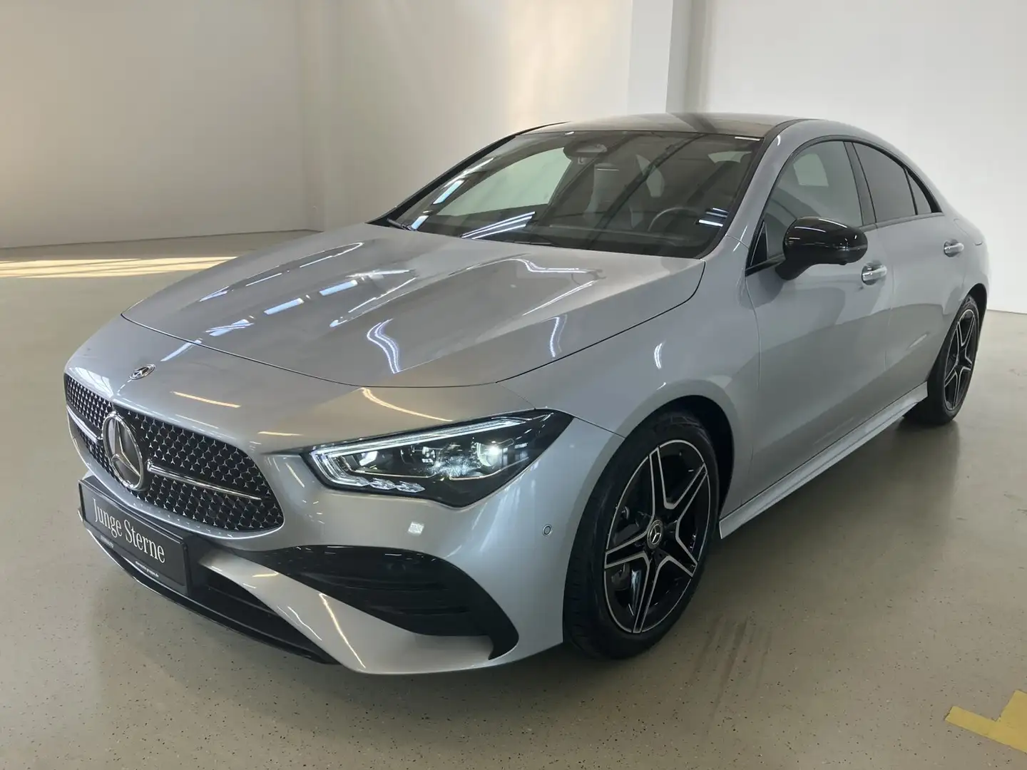 Mercedes-Benz CLA 200 CLA 200 d Coupé Edition AMG Line Night Pano 360° Silber - 2