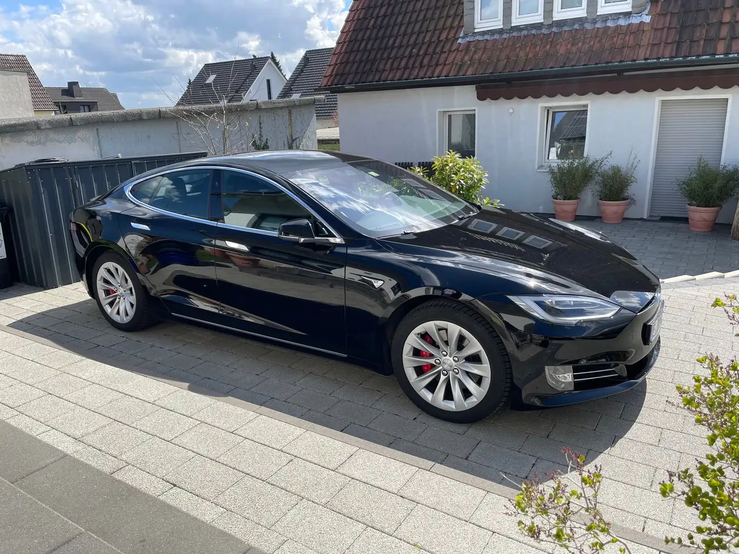 Tesla Model S Performance Schwarz - 1