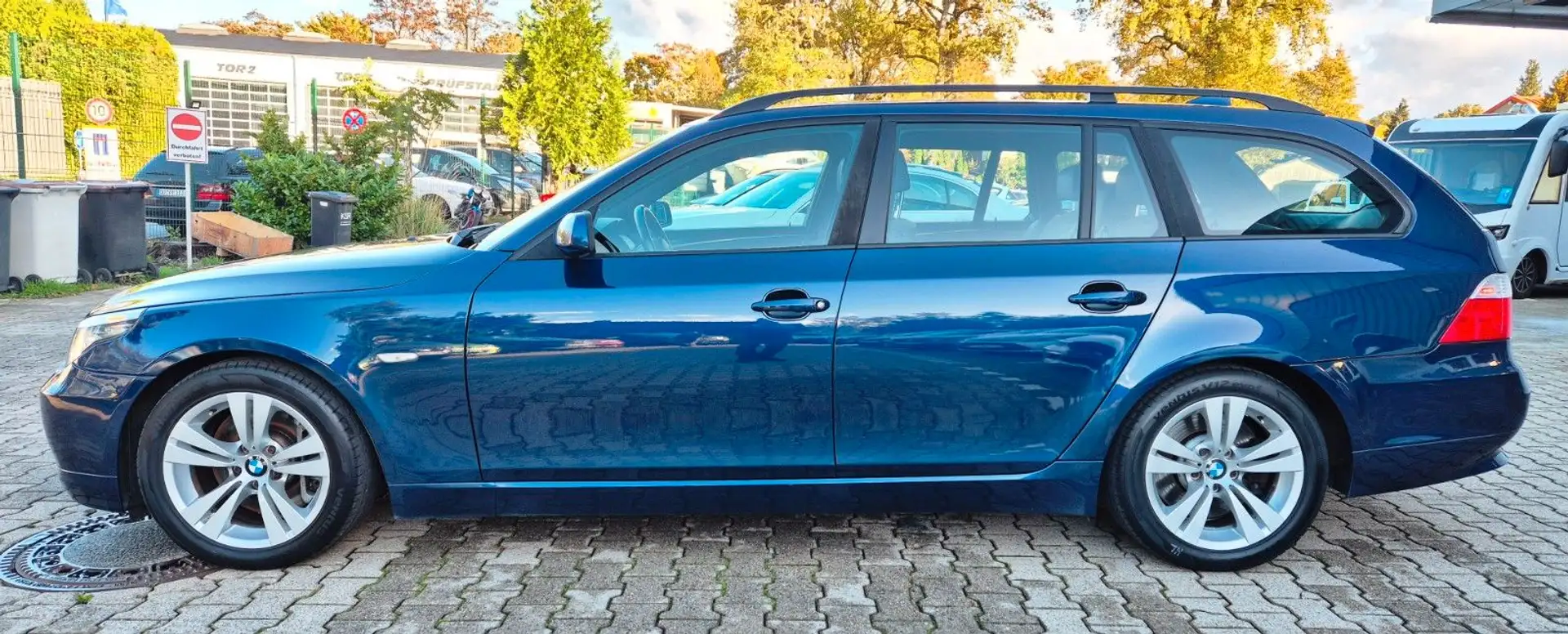 BMW 530 i Touring Edition Lifestyle 6 ZYLINDER 272 PS Blau - 2