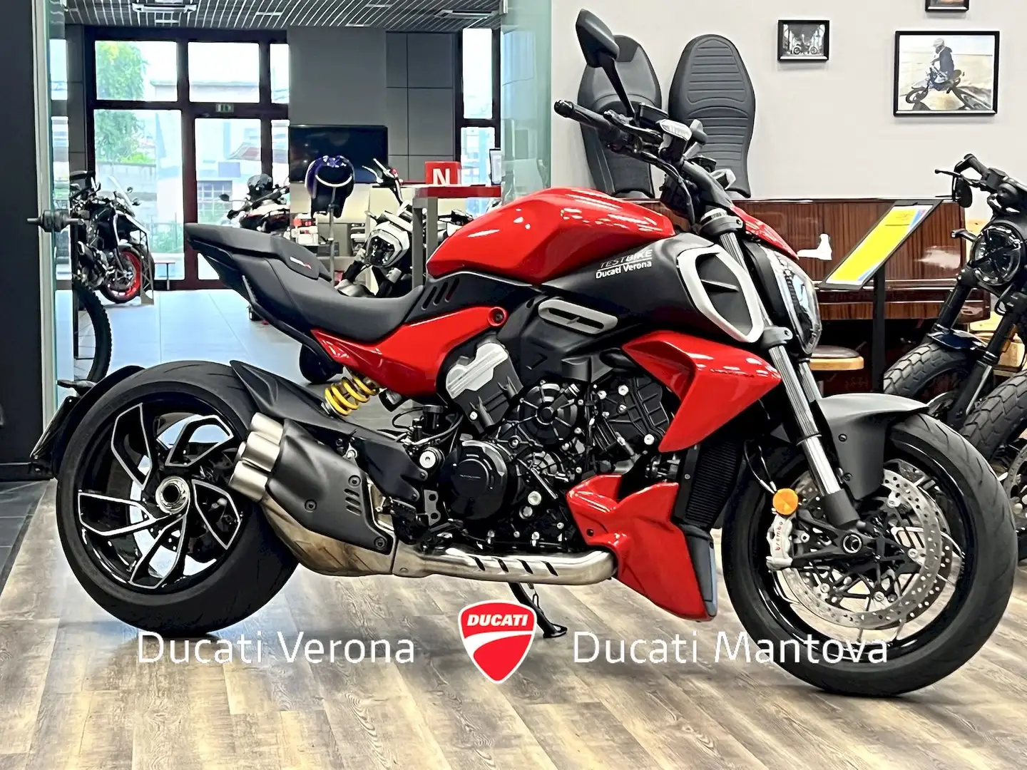 Ducati Diavel V4 Rojo - 1