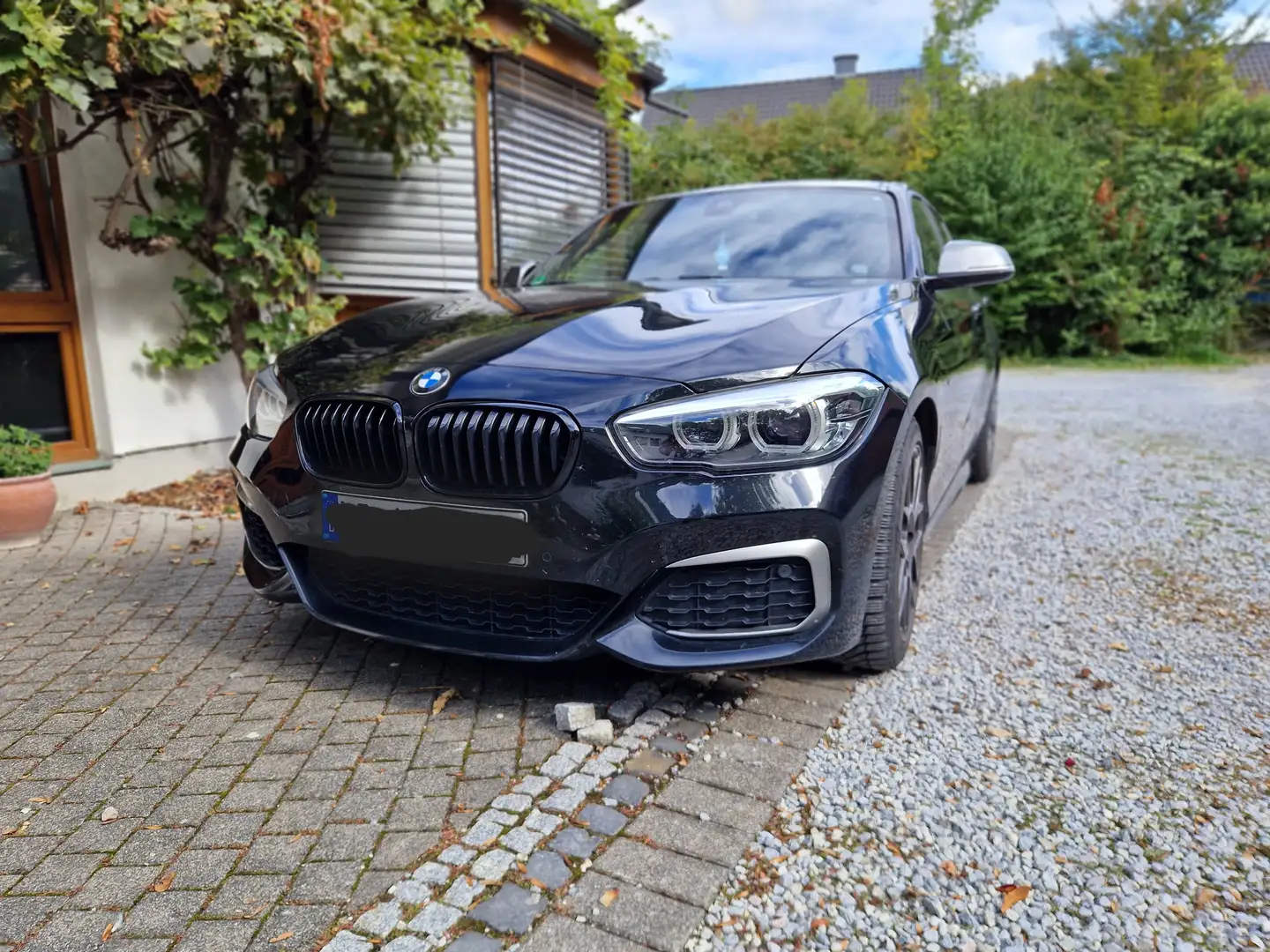 BMW M1 M140i Schwarz - 1