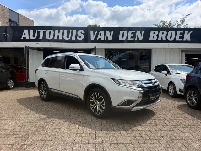 Mitsubishi Outlander 2.0 2WD Instyle|Navi|Cruise|Clima|Carplay|360 Came