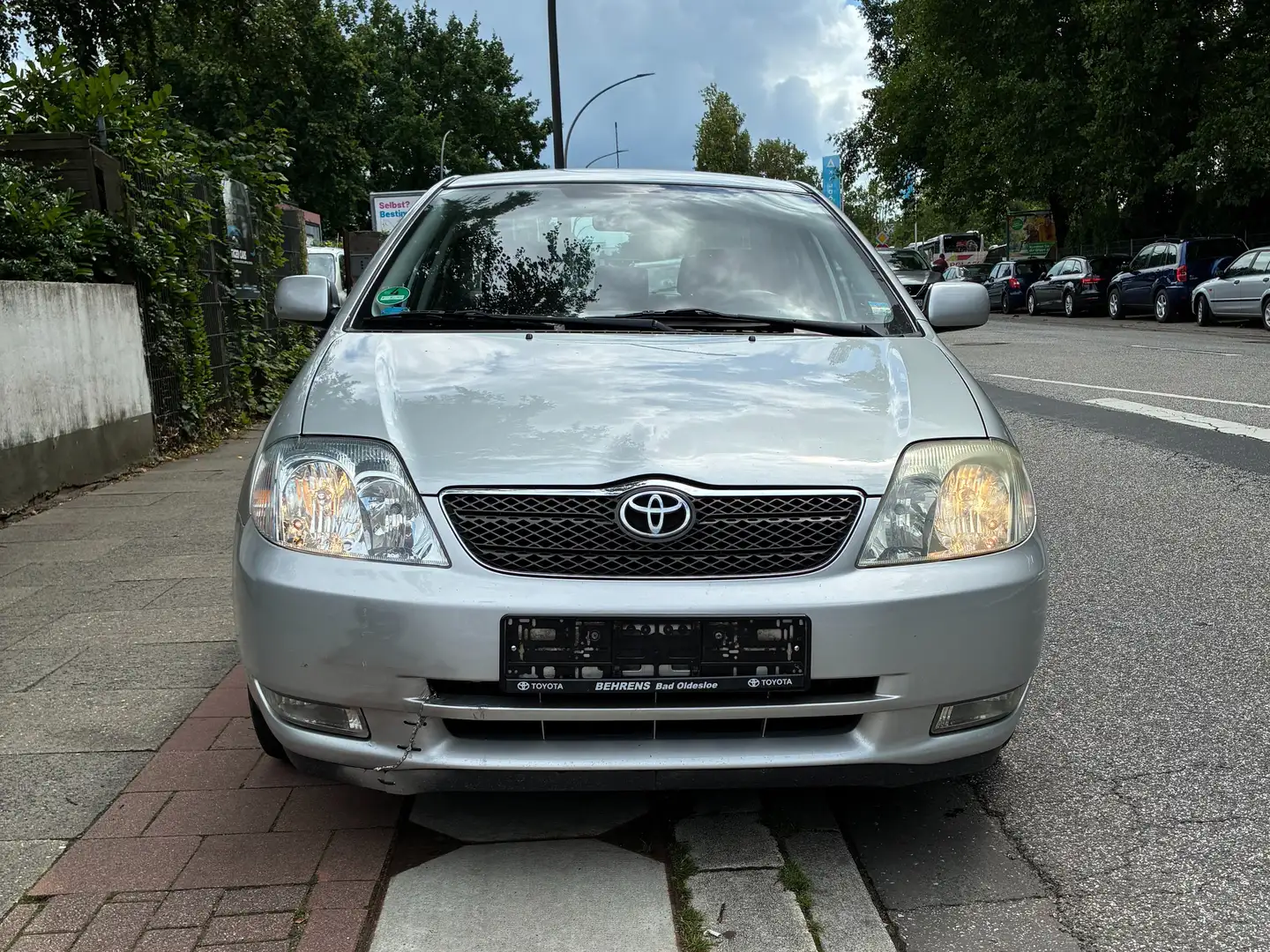 Toyota Corolla Toyota Corolla 1,6 Liter Sedan srebrna - 1