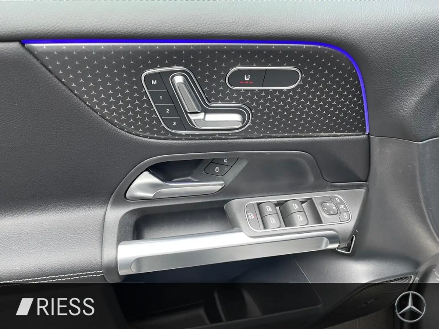 Mercedes-Benz GLB 200 PROGRESSIVE+AHK+PANO+7-SITZER+MEM+DISTR+ Grau - 2