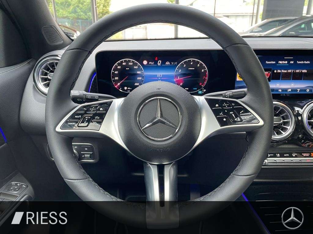 Mercedes-Benz GLB 200