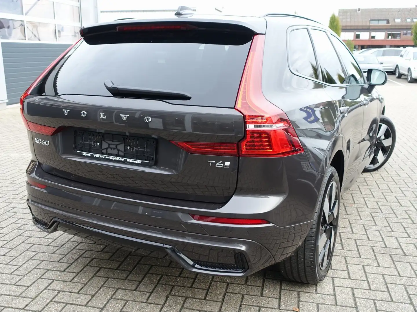 Volvo XC60 Plus, T6 AWD/Pano/AHK/360°/BLIS/H&K Grau - 2