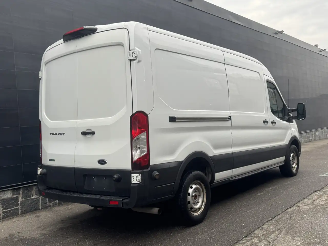 Ford Transit Cargo Van снимка Ford Transit Cargo Van