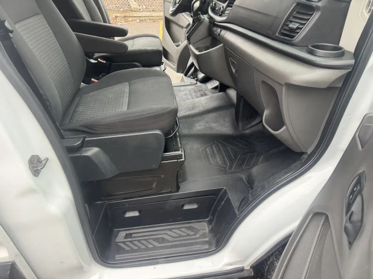 Ford Transit Cargo Van снимка Ford Transit Cargo Van