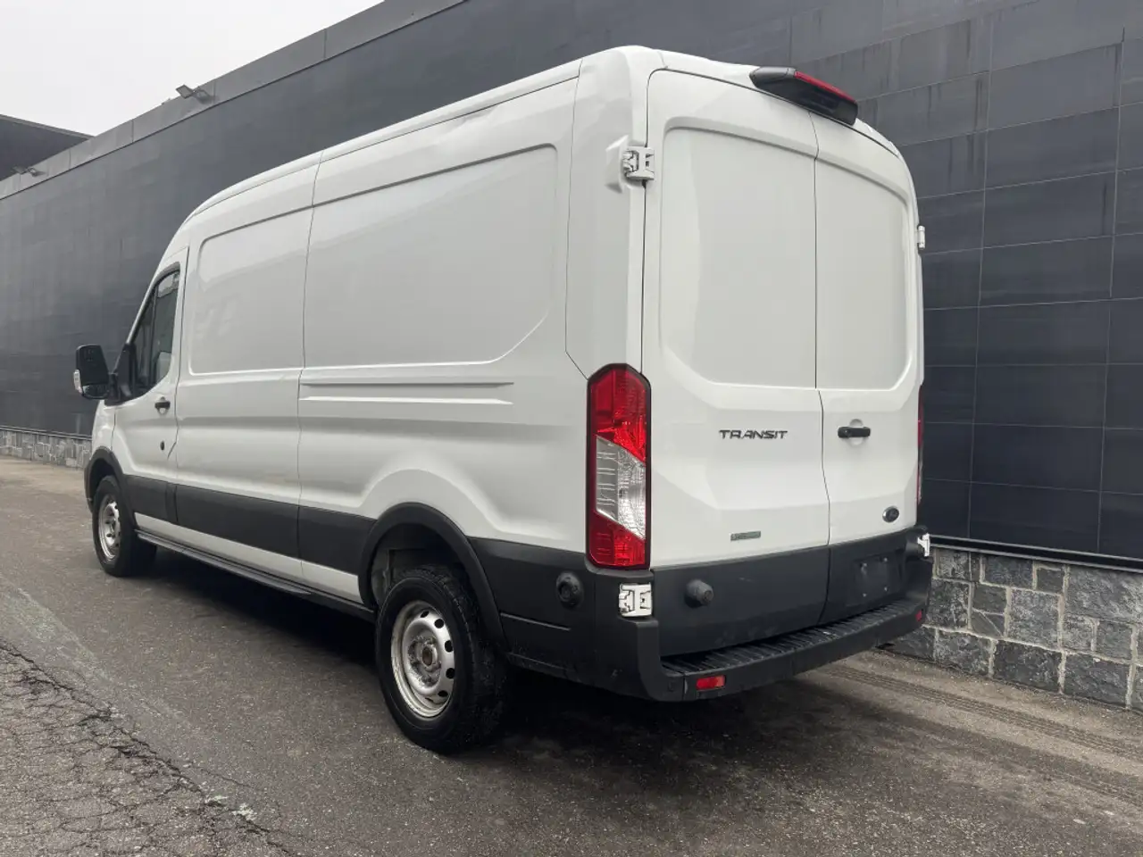 Ford Transit Cargo Van снимка Ford Transit Cargo Van