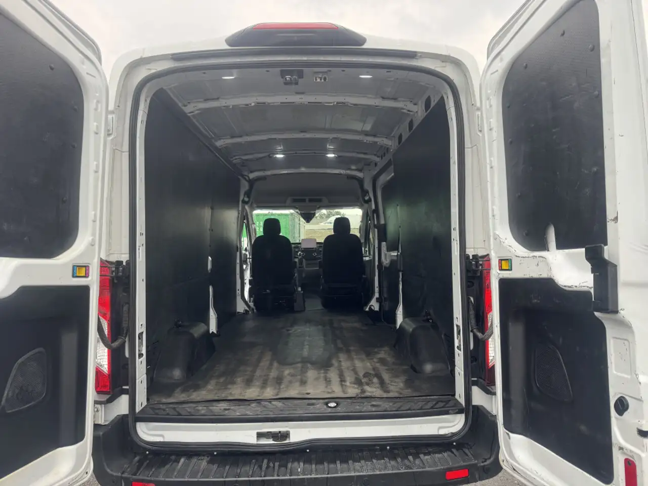 Ford Transit Cargo Van снимка Ford Transit Cargo Van