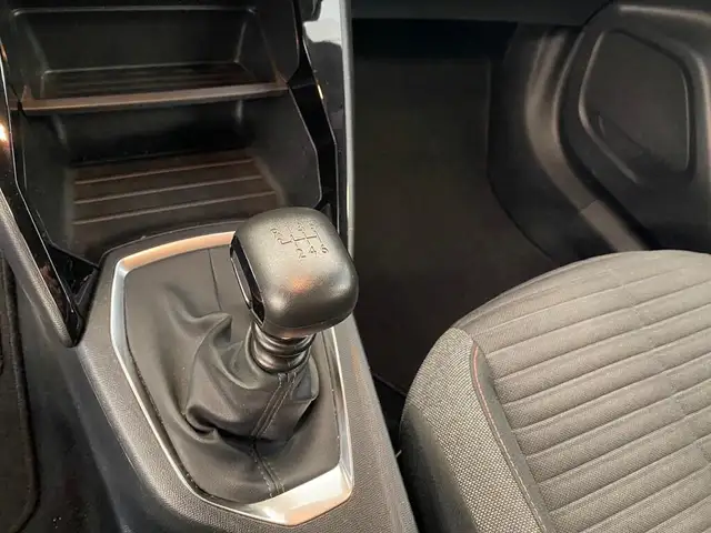 Peugeot 2008 view 12