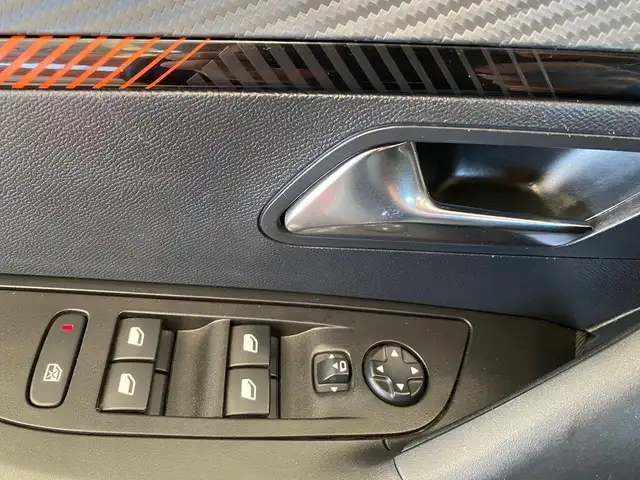 Peugeot 2008 view 17