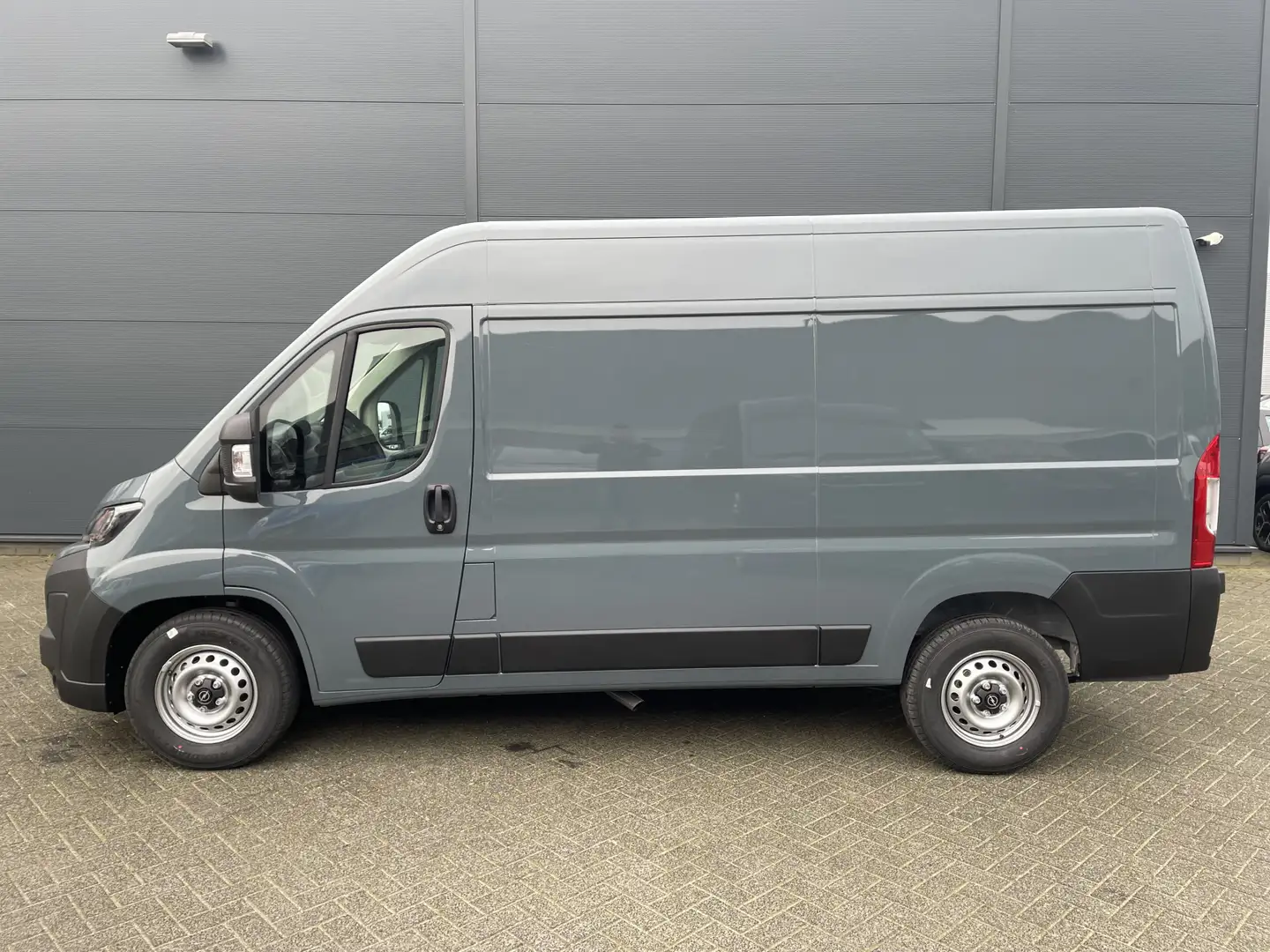 Opel Movano 140pk L2H2 3.5t (Camera - Automatische Airco - Nav Grijs - 2