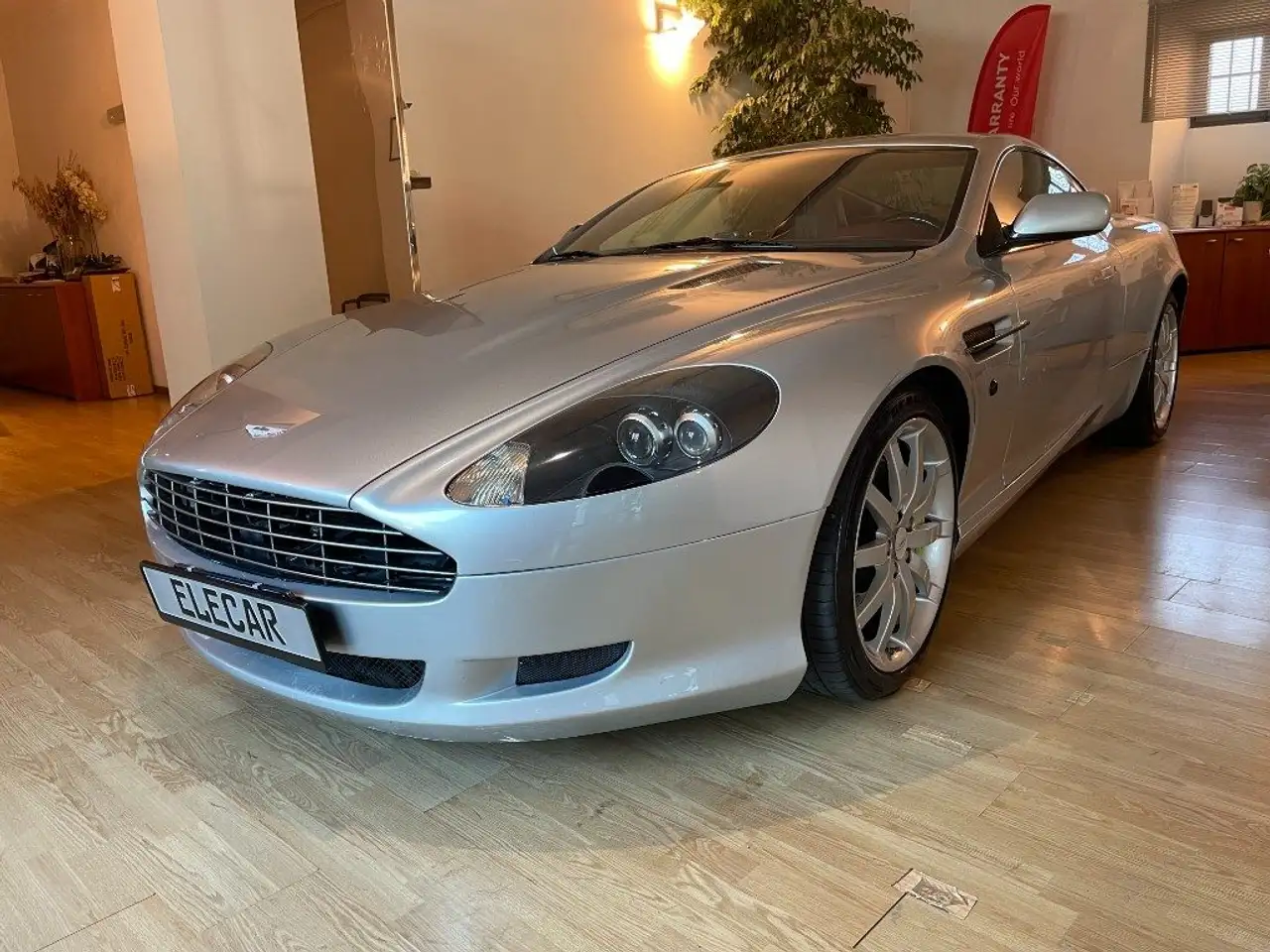 Aston Martin DB9 2005