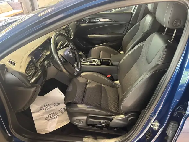 Opel Insignia view 12