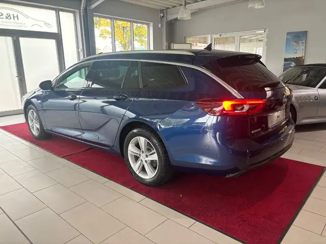 Opel Insignia view 3
