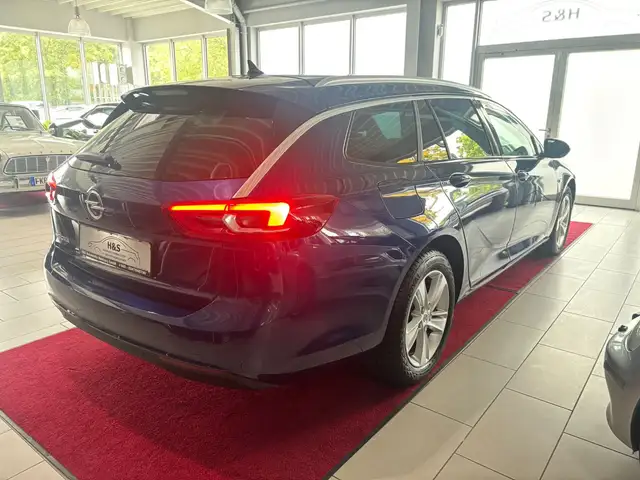 Opel Insignia view 4