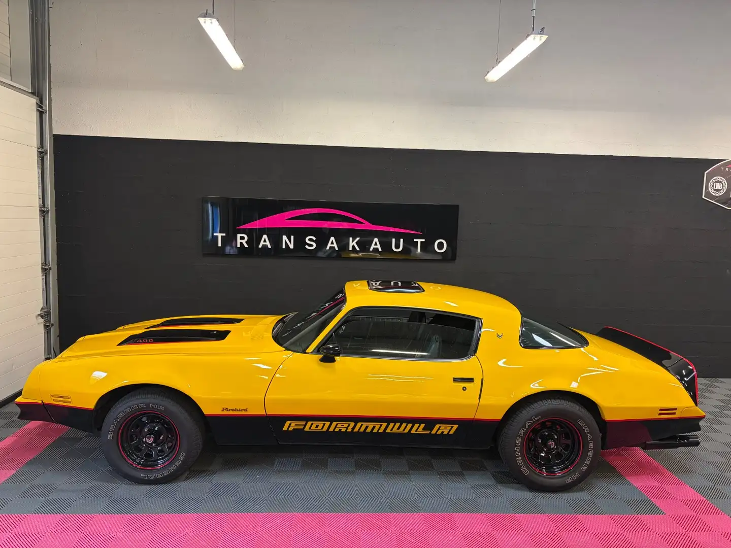 Pontiac Firebird V8 6.6l 400ci  FORMULA Amarillo - 2