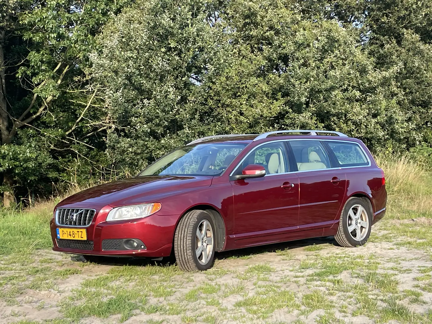 Volvo V70 2.5T Summum Rot - 1